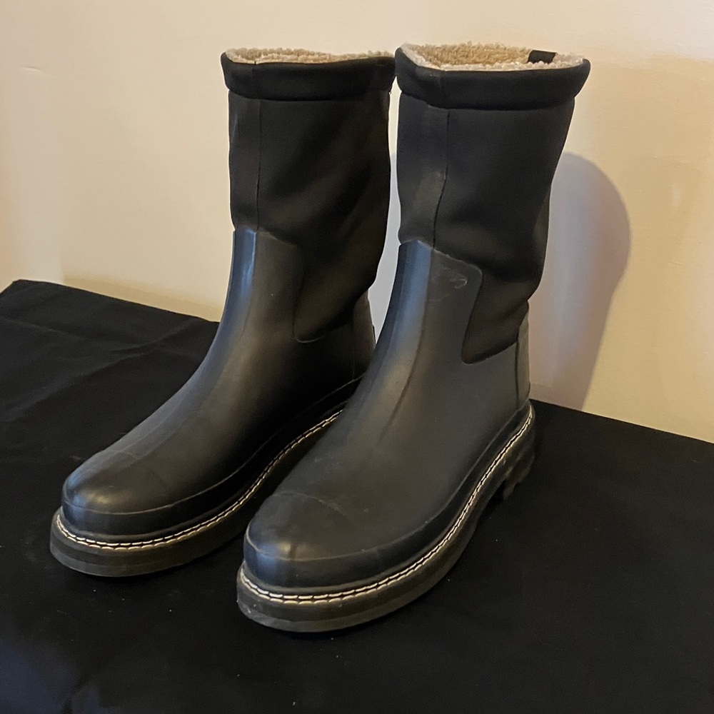 Hunter Black Winter Boots with Cozy Lining